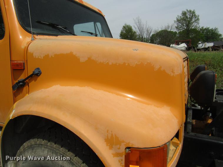 image for item DD7463 1992 International 4900 dump truck