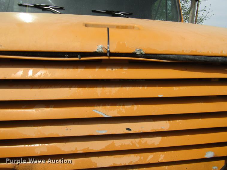 image for item DD7463 1992 International 4900 dump truck