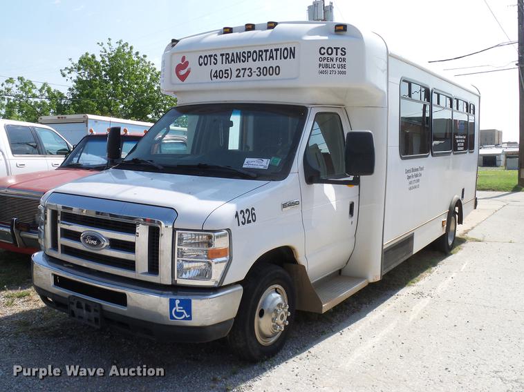 image for item DD8186 2013 Ford Econoline E450 shuttle bus