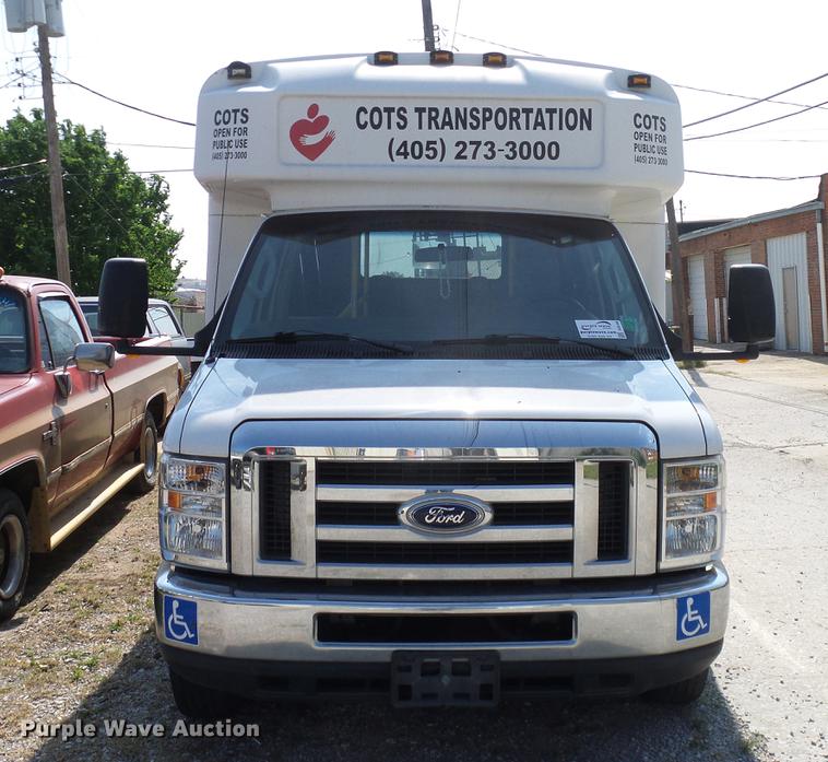 image for item DD8186 2013 Ford Econoline E450 shuttle bus