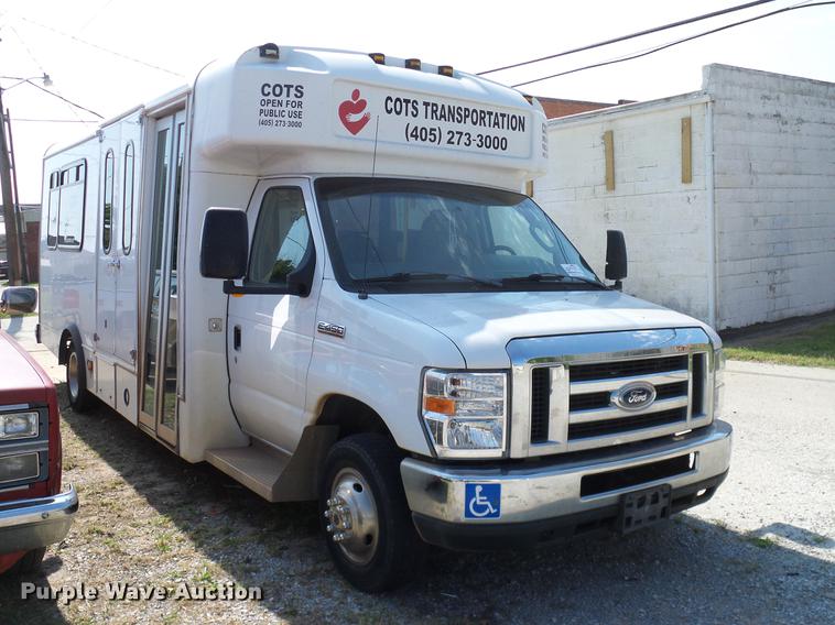 image for item DD8186 2013 Ford Econoline E450 shuttle bus