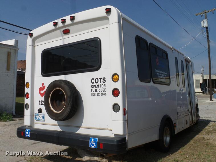 image for item DD8186 2013 Ford Econoline E450 shuttle bus