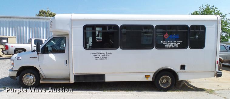 image for item DD8186 2013 Ford Econoline E450 shuttle bus