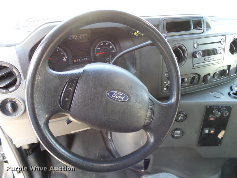 image for item DD8186 2013 Ford Econoline E450 shuttle bus