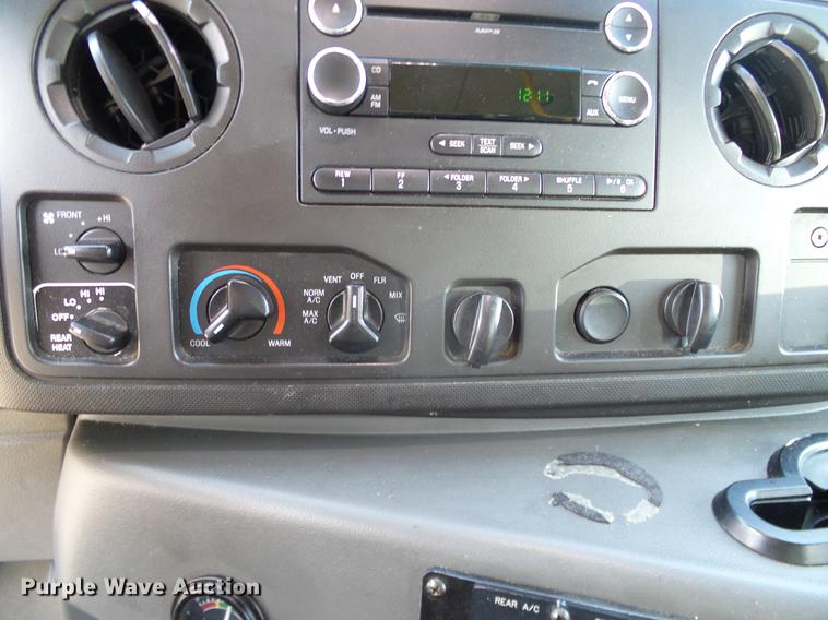 image for item DD8186 2013 Ford Econoline E450 shuttle bus