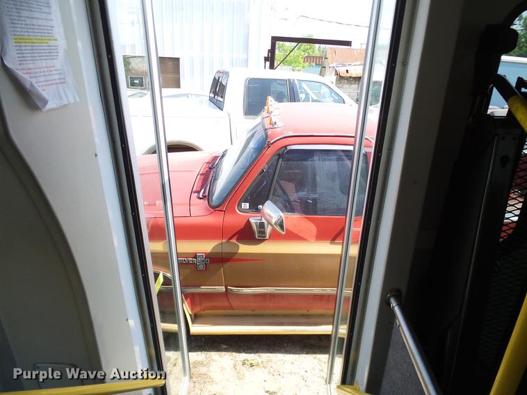 image for item DD8186 2013 Ford Econoline E450 shuttle bus