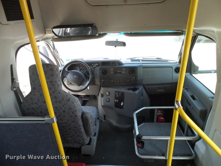 image for item DD8186 2013 Ford Econoline E450 shuttle bus