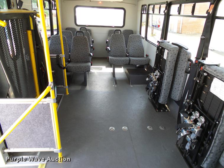 image for item DD8186 2013 Ford Econoline E450 shuttle bus