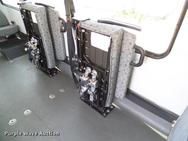 image for item DD8186 2013 Ford Econoline E450 shuttle bus