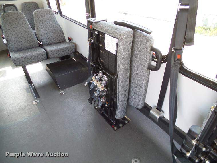 image for item DD8186 2013 Ford Econoline E450 shuttle bus