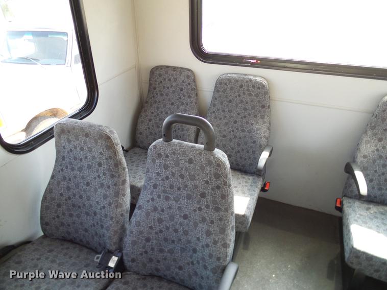 image for item DD8186 2013 Ford Econoline E450 shuttle bus