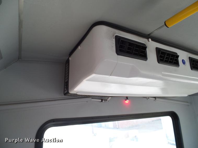 image for item DD8186 2013 Ford Econoline E450 shuttle bus