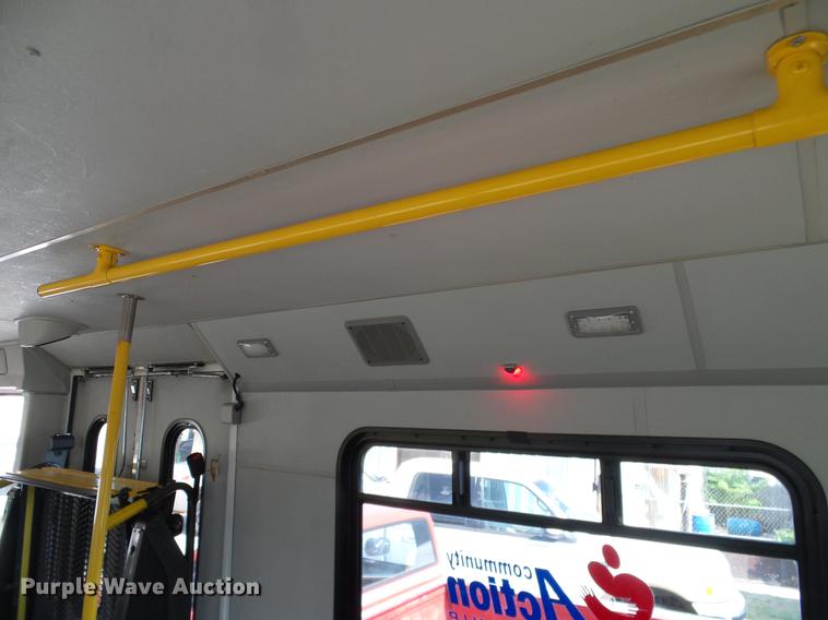 image for item DD8186 2013 Ford Econoline E450 shuttle bus