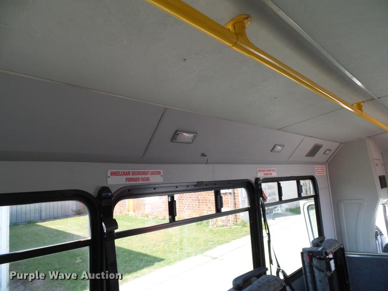 image for item DD8186 2013 Ford Econoline E450 shuttle bus