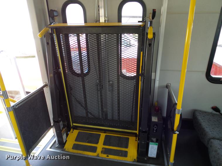 image for item DD8186 2013 Ford Econoline E450 shuttle bus