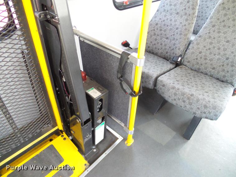 image for item DD8186 2013 Ford Econoline E450 shuttle bus