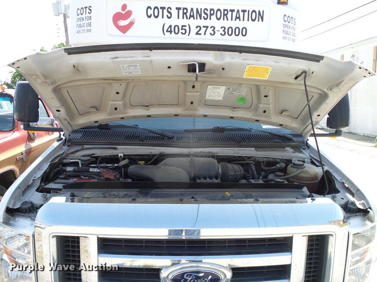 image for item DD8186 2013 Ford Econoline E450 shuttle bus
