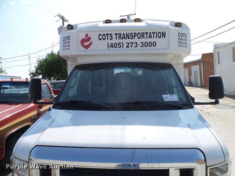 image for item DD8186 2013 Ford Econoline E450 shuttle bus
