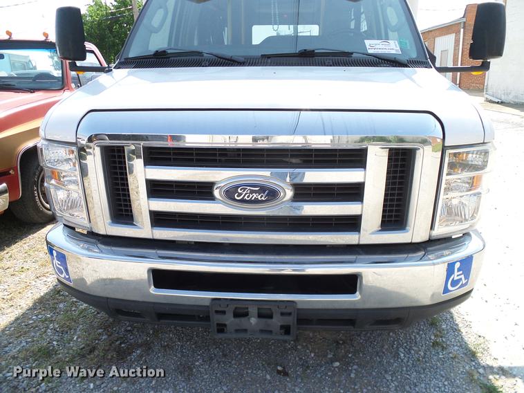 image for item DD8186 2013 Ford Econoline E450 shuttle bus