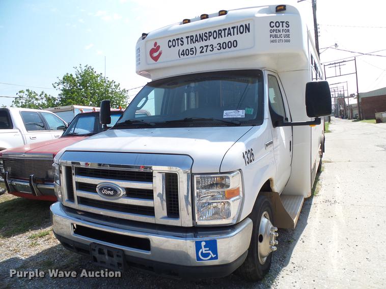 image for item DD8186 2013 Ford Econoline E450 shuttle bus