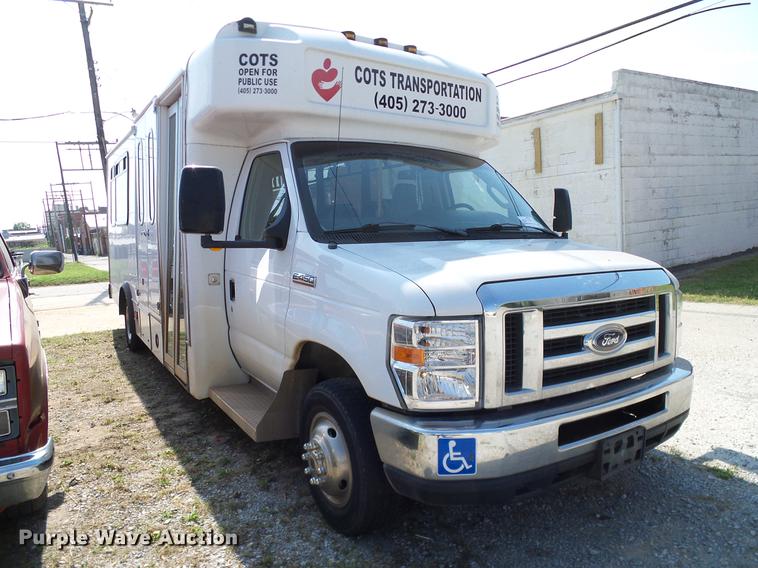 image for item DD8186 2013 Ford Econoline E450 shuttle bus