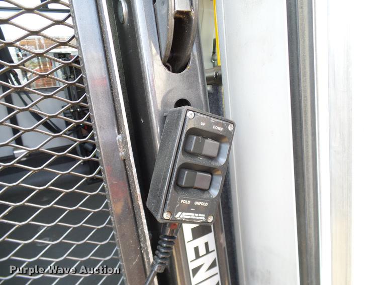 image for item DD8186 2013 Ford Econoline E450 shuttle bus