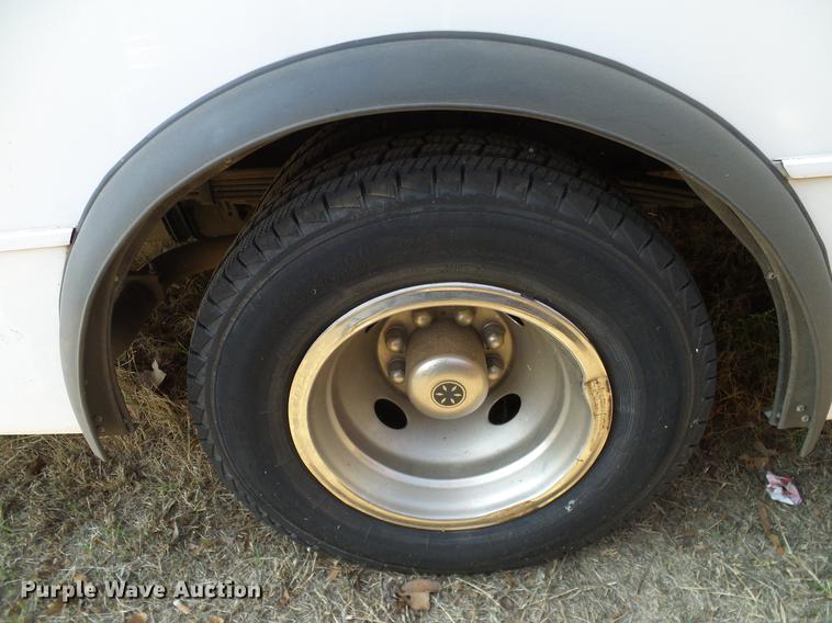 image for item DD8186 2013 Ford Econoline E450 shuttle bus