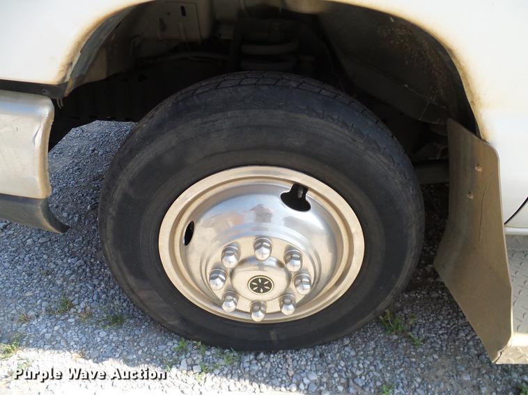 image for item DD8186 2013 Ford Econoline E450 shuttle bus