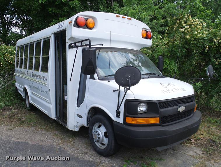 image for item DD8188 2004 Chevrolet Express G3500 school bus