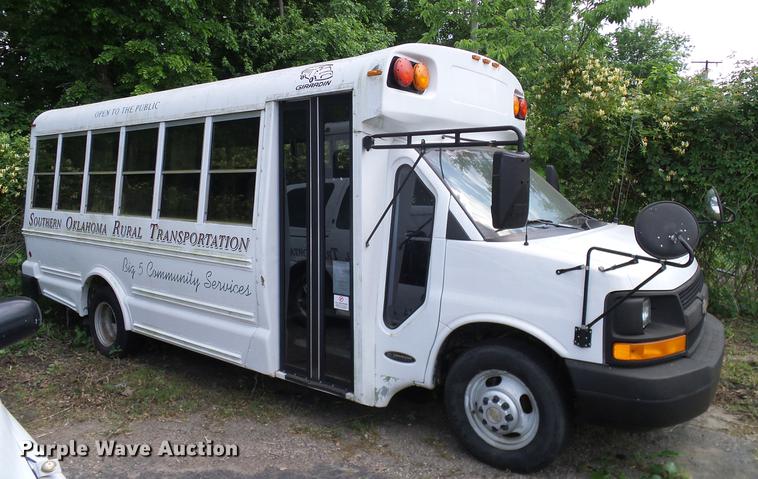 image for item DD8188 2004 Chevrolet Express G3500 school bus