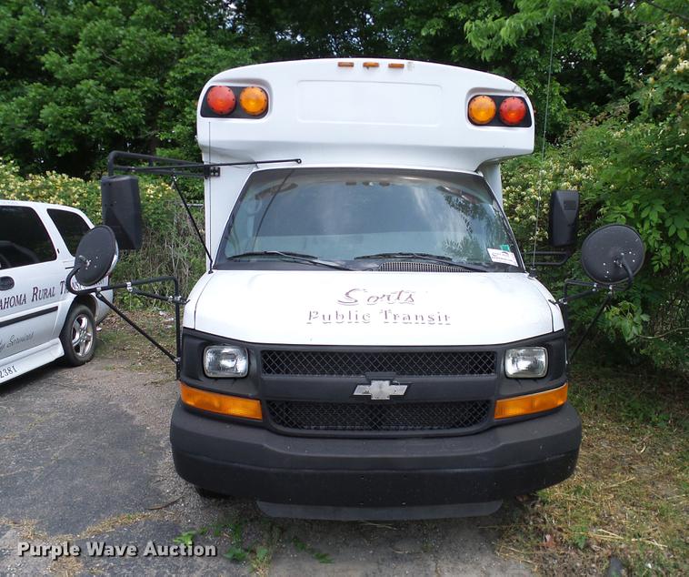 image for item DD8188 2004 Chevrolet Express G3500 school bus