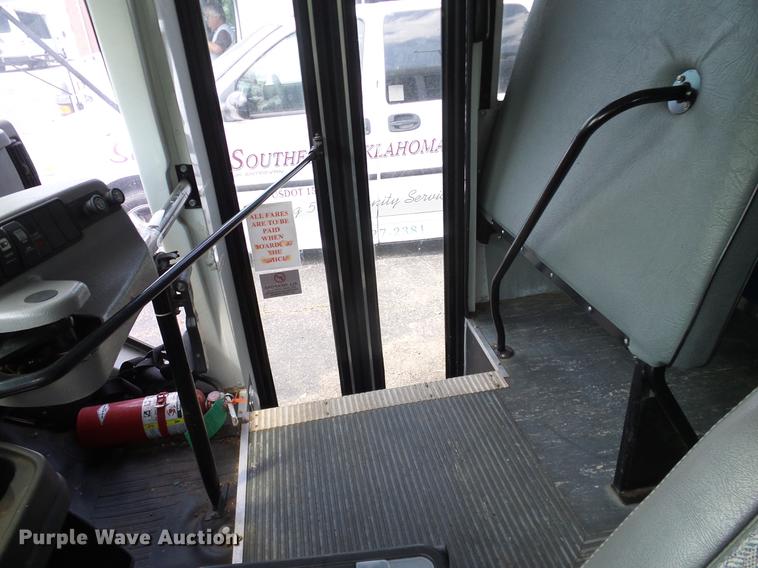 image for item DD8188 2004 Chevrolet Express G3500 school bus