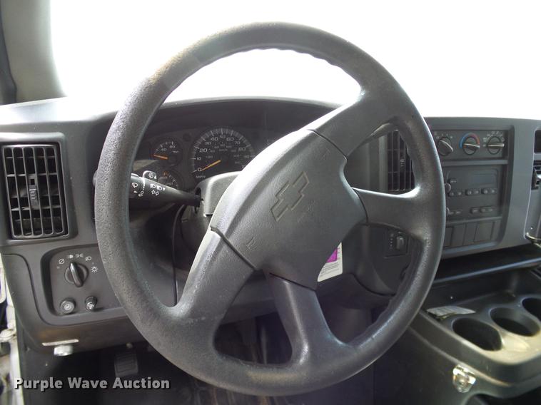 image for item DD8188 2004 Chevrolet Express G3500 school bus