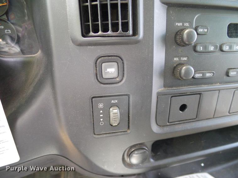 image for item DD8188 2004 Chevrolet Express G3500 school bus