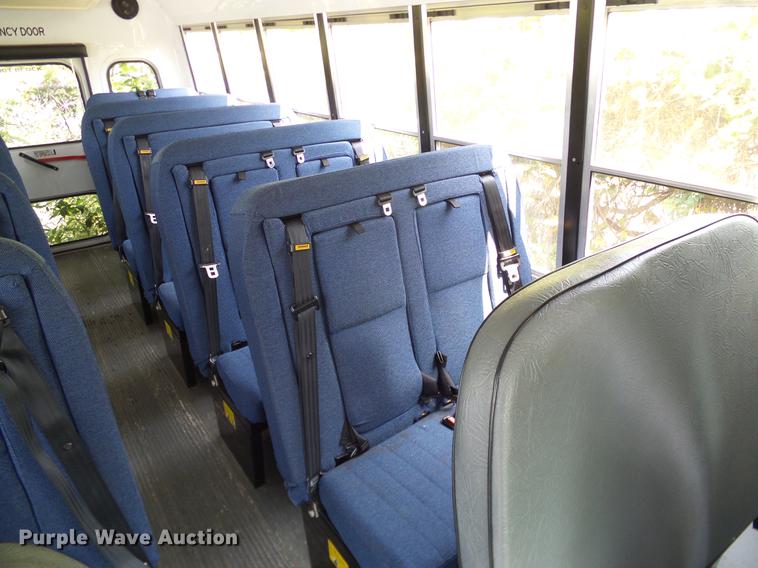 image for item DD8188 2004 Chevrolet Express G3500 school bus