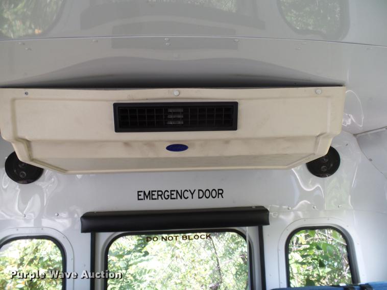 image for item DD8188 2004 Chevrolet Express G3500 school bus