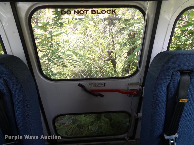 image for item DD8188 2004 Chevrolet Express G3500 school bus