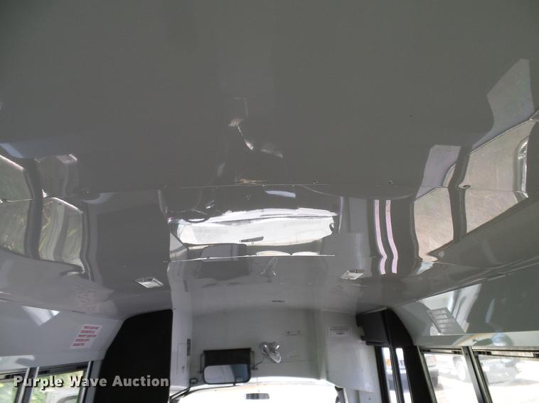 image for item DD8188 2004 Chevrolet Express G3500 school bus