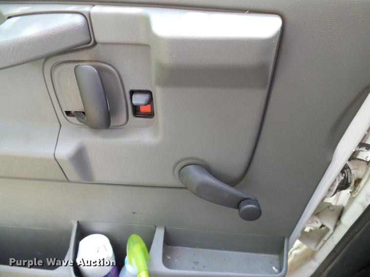 image for item DD8188 2004 Chevrolet Express G3500 school bus