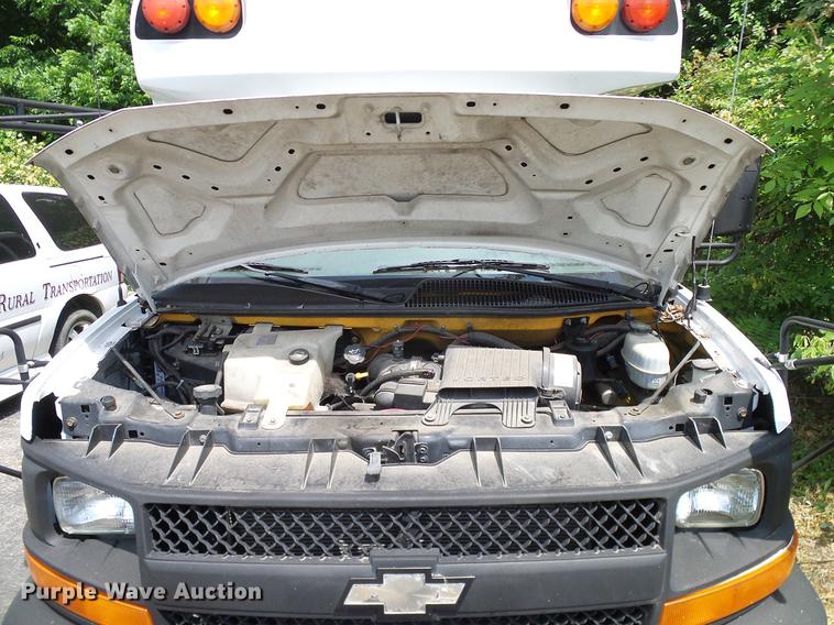 image for item DD8188 2004 Chevrolet Express G3500 school bus
