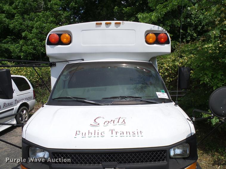 image for item DD8188 2004 Chevrolet Express G3500 school bus