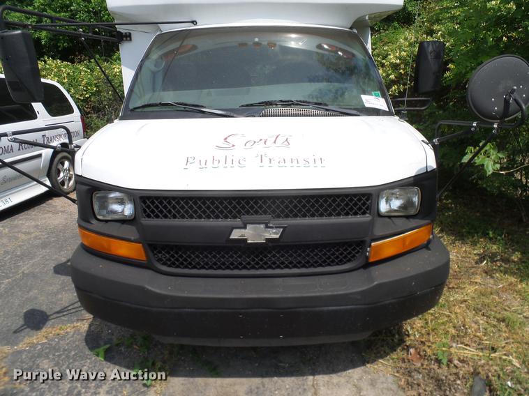 image for item DD8188 2004 Chevrolet Express G3500 school bus