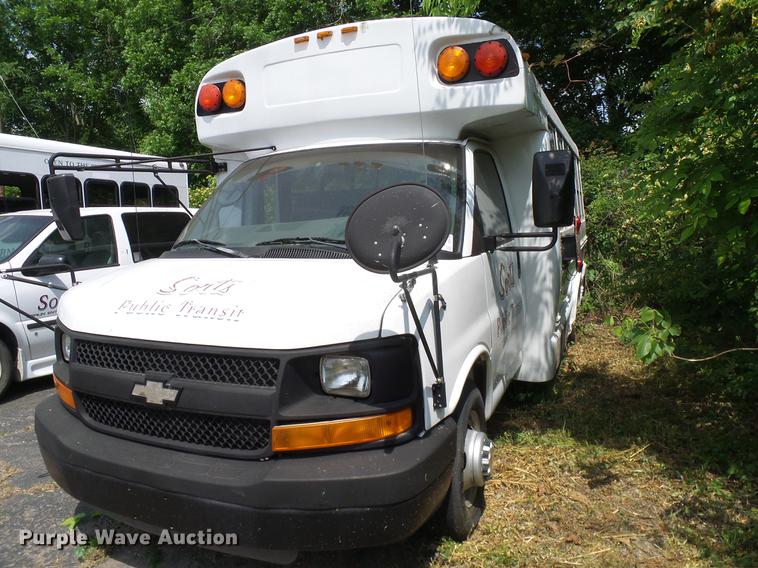 image for item DD8188 2004 Chevrolet Express G3500 school bus