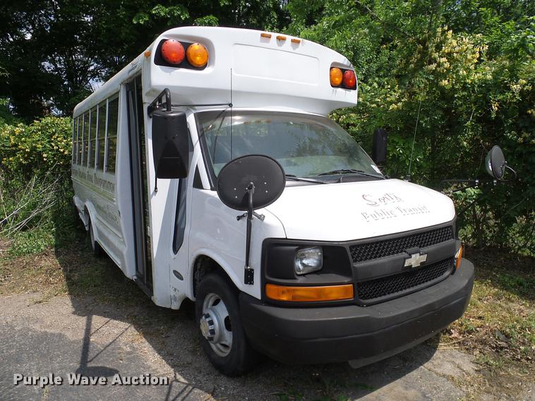 image for item DD8188 2004 Chevrolet Express G3500 school bus