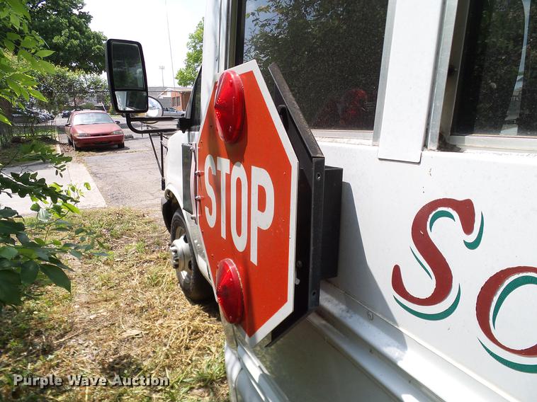 image for item DD8188 2004 Chevrolet Express G3500 school bus