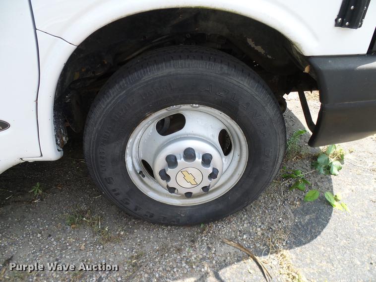 image for item DD8188 2004 Chevrolet Express G3500 school bus