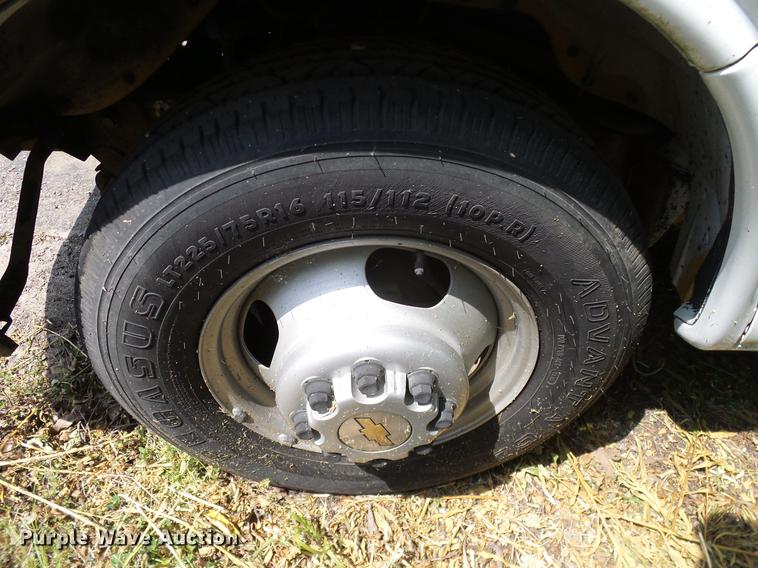 image for item DD8188 2004 Chevrolet Express G3500 school bus