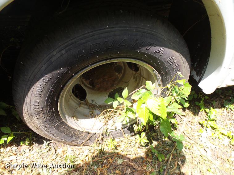 image for item DD8188 2004 Chevrolet Express G3500 school bus