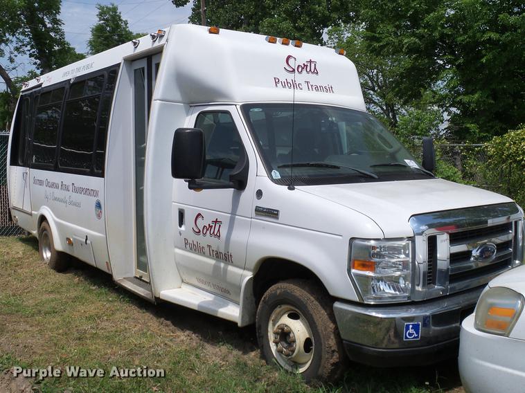 image for item DD8189 2009 Ford E450 shuttle bus