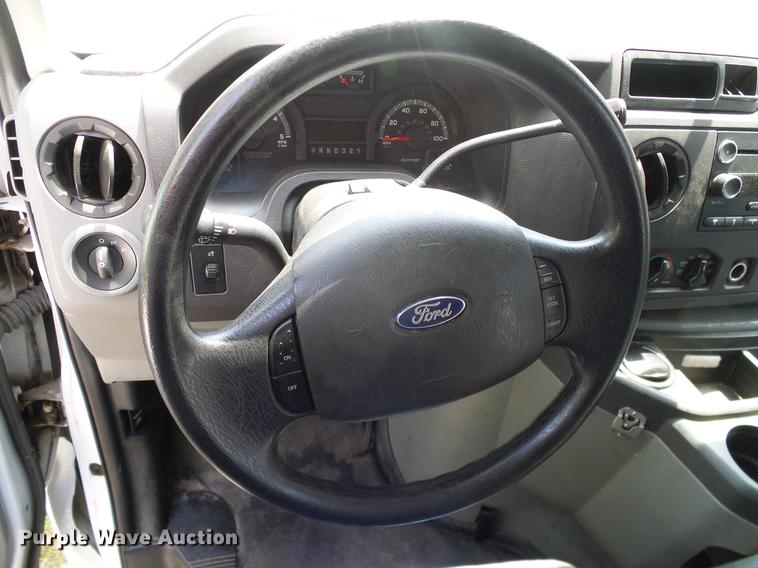 image for item DD8189 2009 Ford E450 shuttle bus